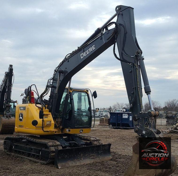 2022 John Deere 135G  excavator