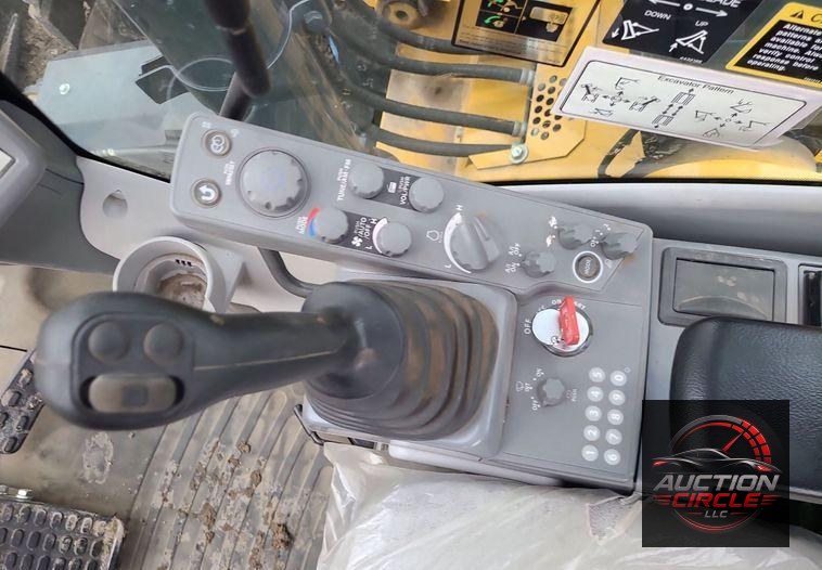 2022 John Deere 135G  excavator