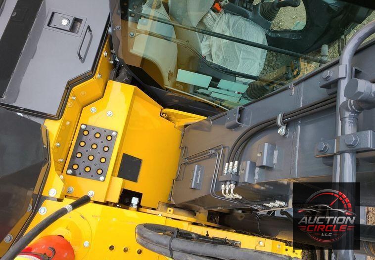 2022 John Deere 135G  excavator