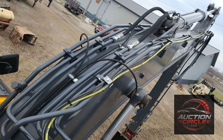 2022 John Deere 135G  excavator