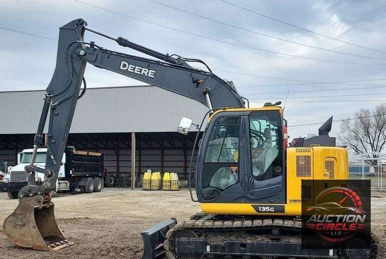 2022 John Deere 135G  excavator