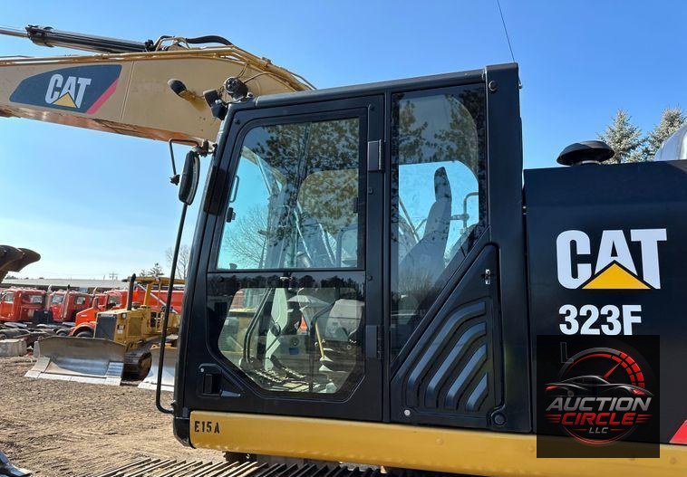 2015 Caterpillar 323FL excavator
