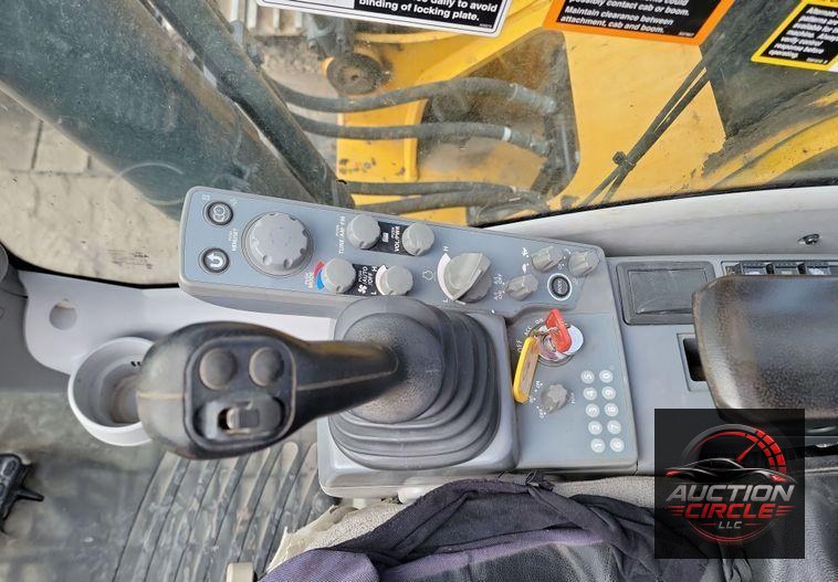 2018 John Deere 210G LC  excavator