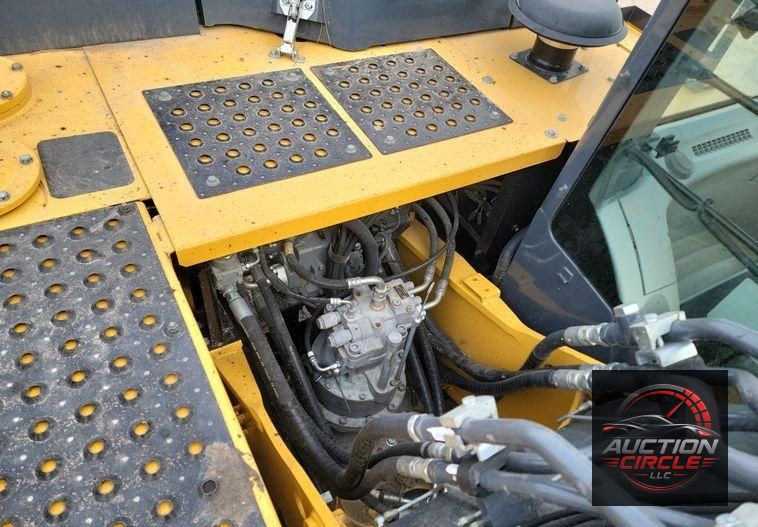 2018 John Deere 210G LC  excavator