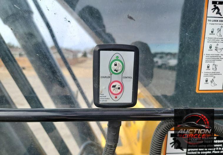 2018 John Deere 210G LC  excavator