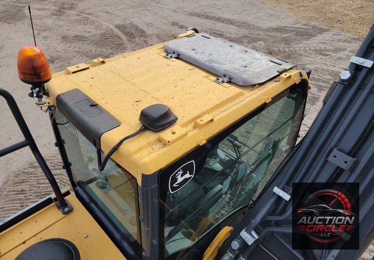 2018 John Deere 210G LC  excavator