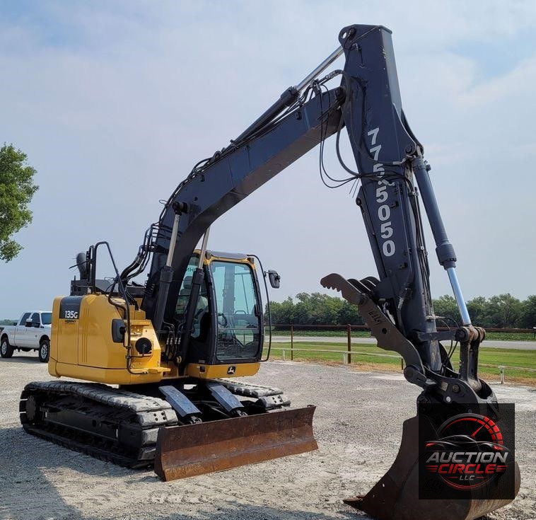 2017 John Deere 135G  excavator