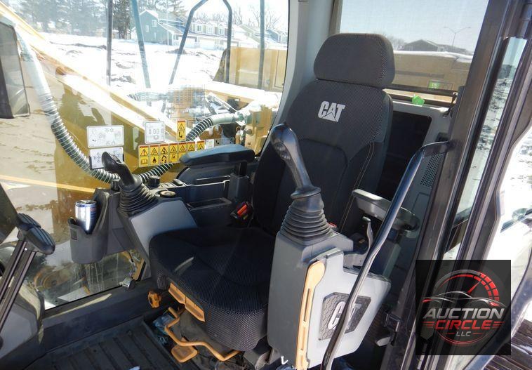 2019 Caterpillar 320  excavator