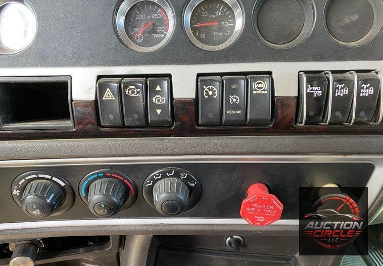 2014 Kenworth T805  dump truck