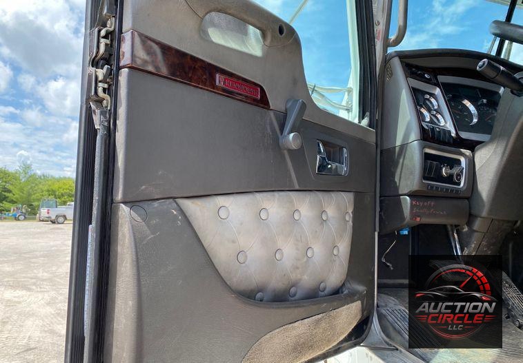 2014 Kenworth T805  dump truck
