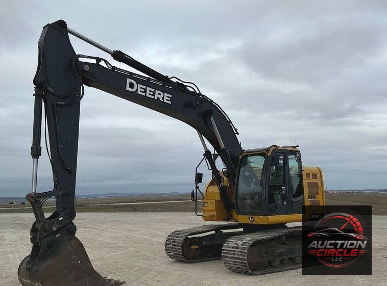 2017 John Deere 245G LC  excavator