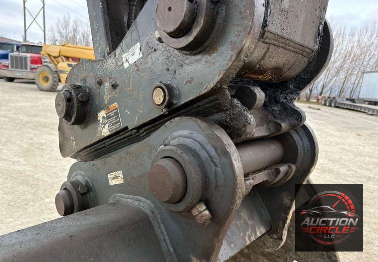2017 John Deere 245G LC  excavator