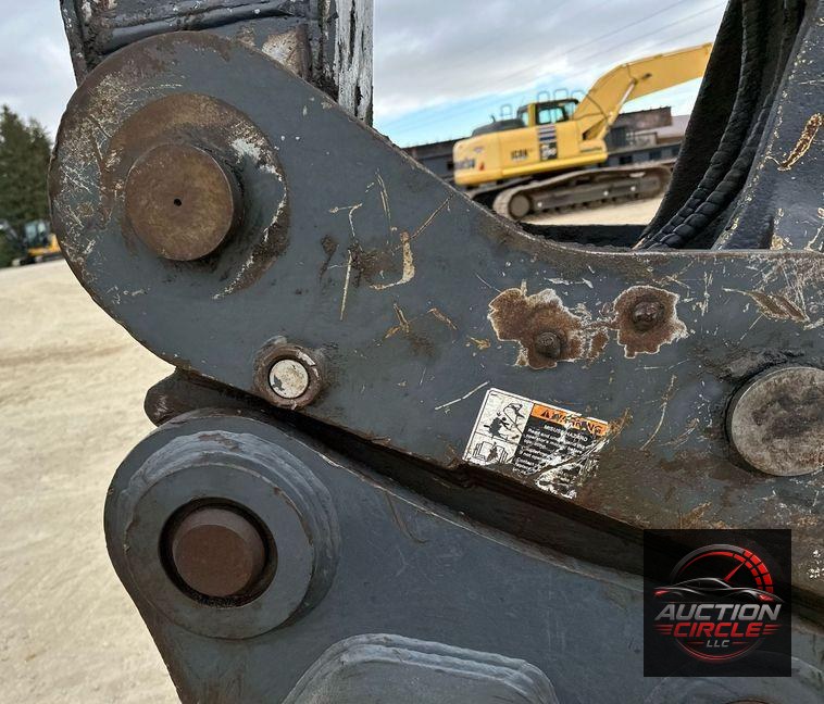 2017 John Deere 245G LC  excavator