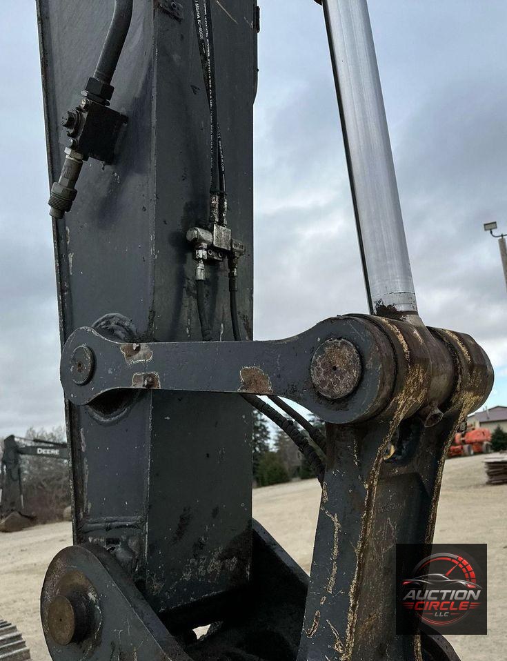 2017 John Deere 245G LC  excavator