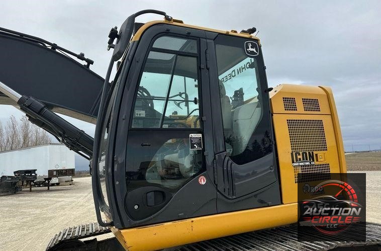 2017 John Deere 245G LC  excavator