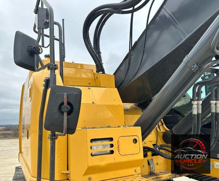 2017 John Deere 245G LC  excavator
