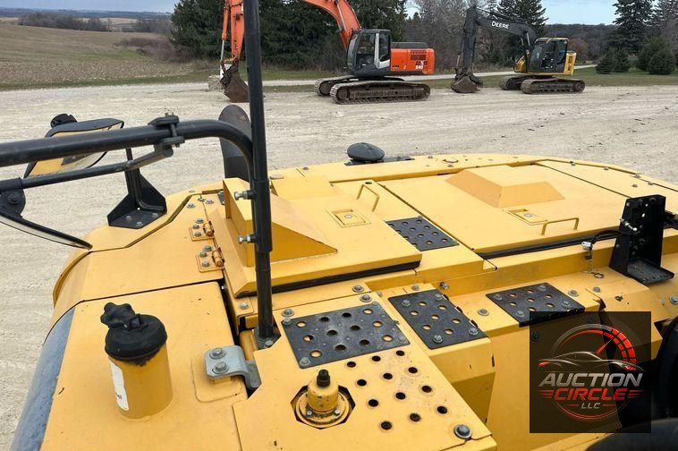 2017 John Deere 245G LC  excavator