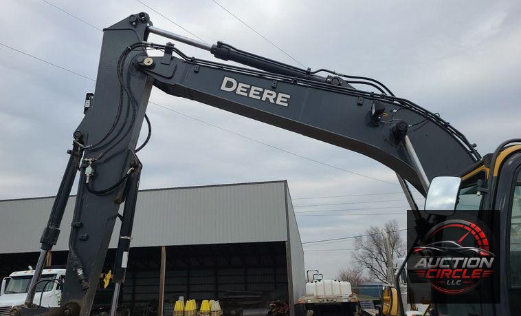 2022 John Deere 135G  excavator