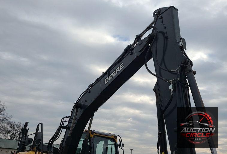 2022 John Deere 135G  excavator