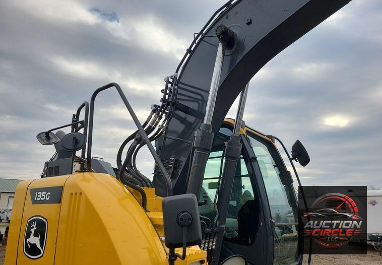 2022 John Deere 135G  excavator