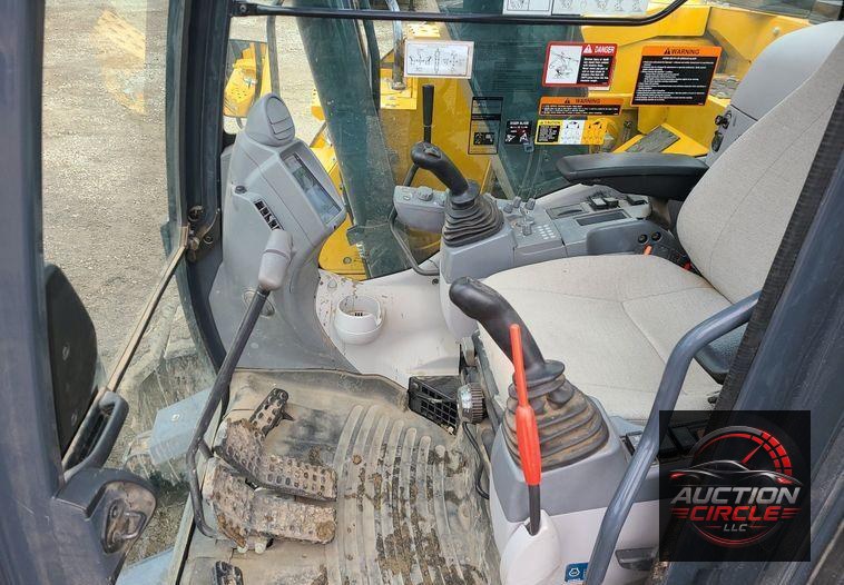 2022 John Deere 135G  excavator