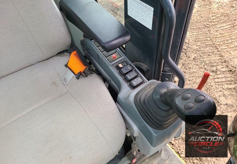 2022 John Deere 135G  excavator