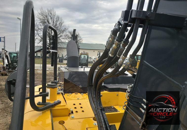 2022 John Deere 135G  excavator
