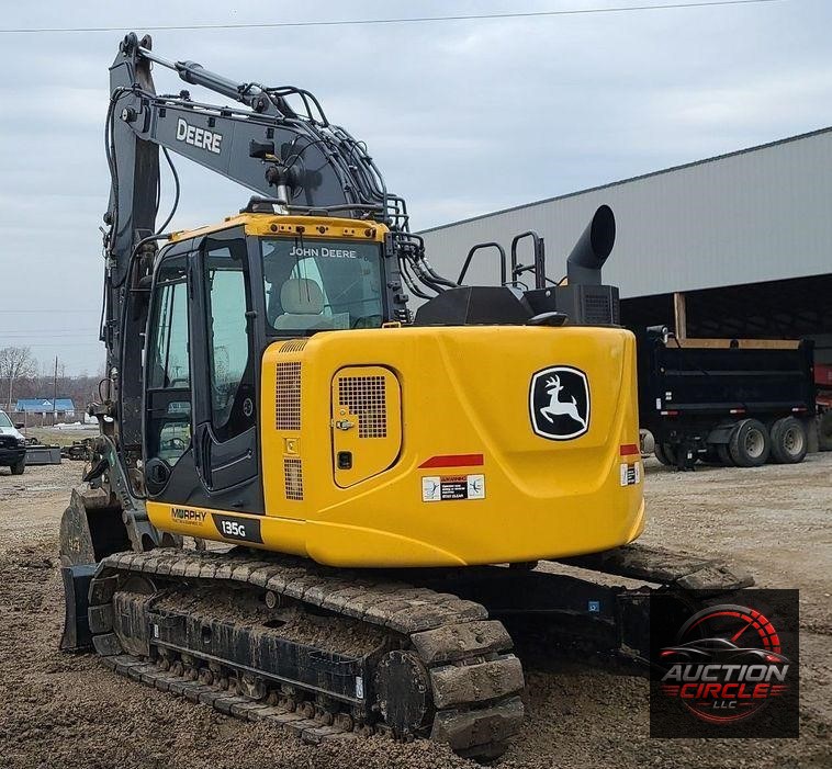 2022 John Deere 135G  excavator
