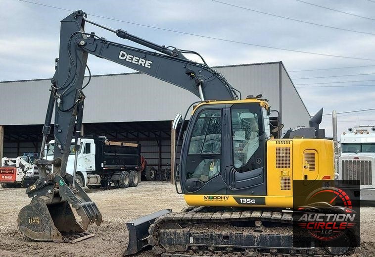 2022 John Deere 135G  excavator