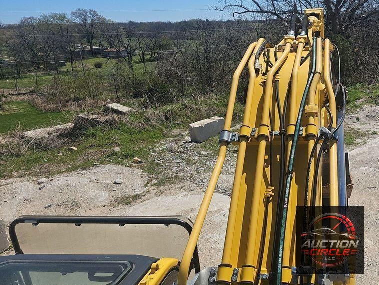 2019 Komatsu  PC240LC-11 excavator