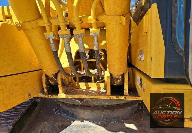 2019 Komatsu  PC240LC-11 excavator