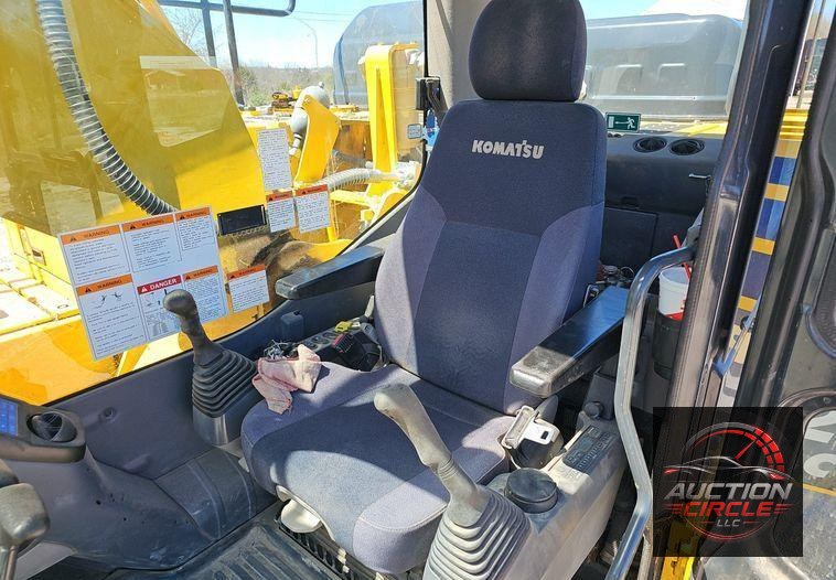2019 Komatsu  PC240LC-11 excavator