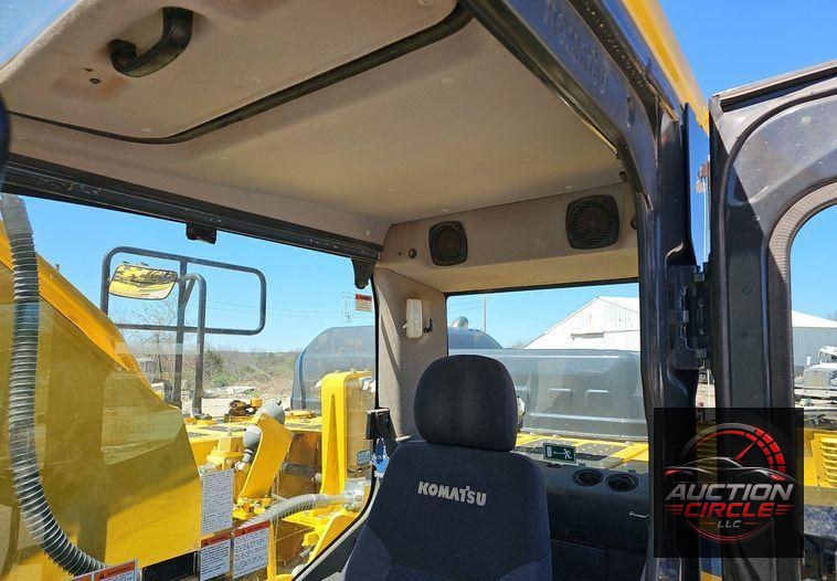 2019 Komatsu  PC240LC-11 excavator