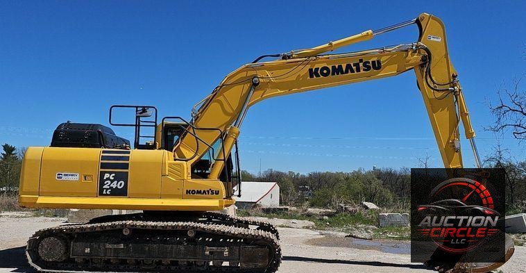 2019 Komatsu  PC240LC-11 excavator