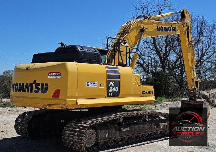 2019 Komatsu  PC240LC-11 excavator