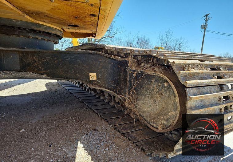 2019 Komatsu  PC240LC-11 excavator