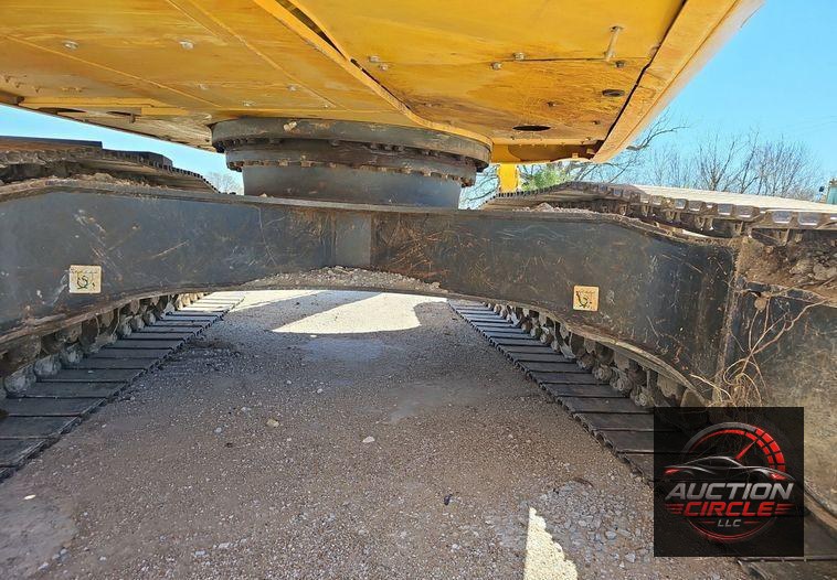 2019 Komatsu  PC240LC-11 excavator