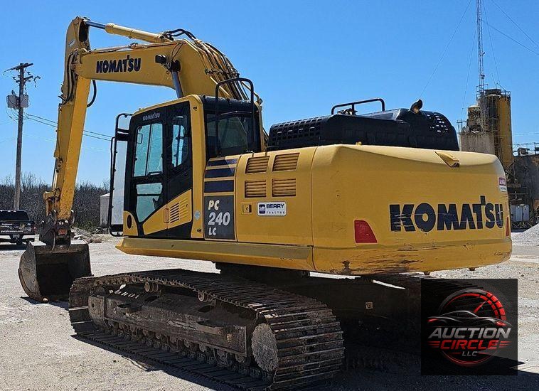 2019 Komatsu  PC240LC-11 excavator