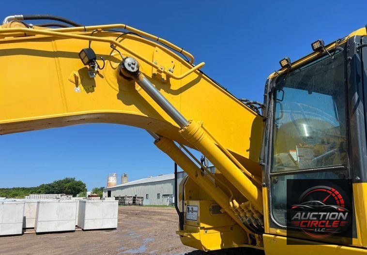 2020 Komatsu PC238USLC-11 excavator