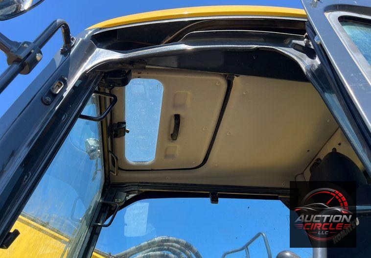 2020 Komatsu PC238USLC-11 excavator