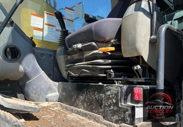 2020 Komatsu PC238USLC-11 excavator