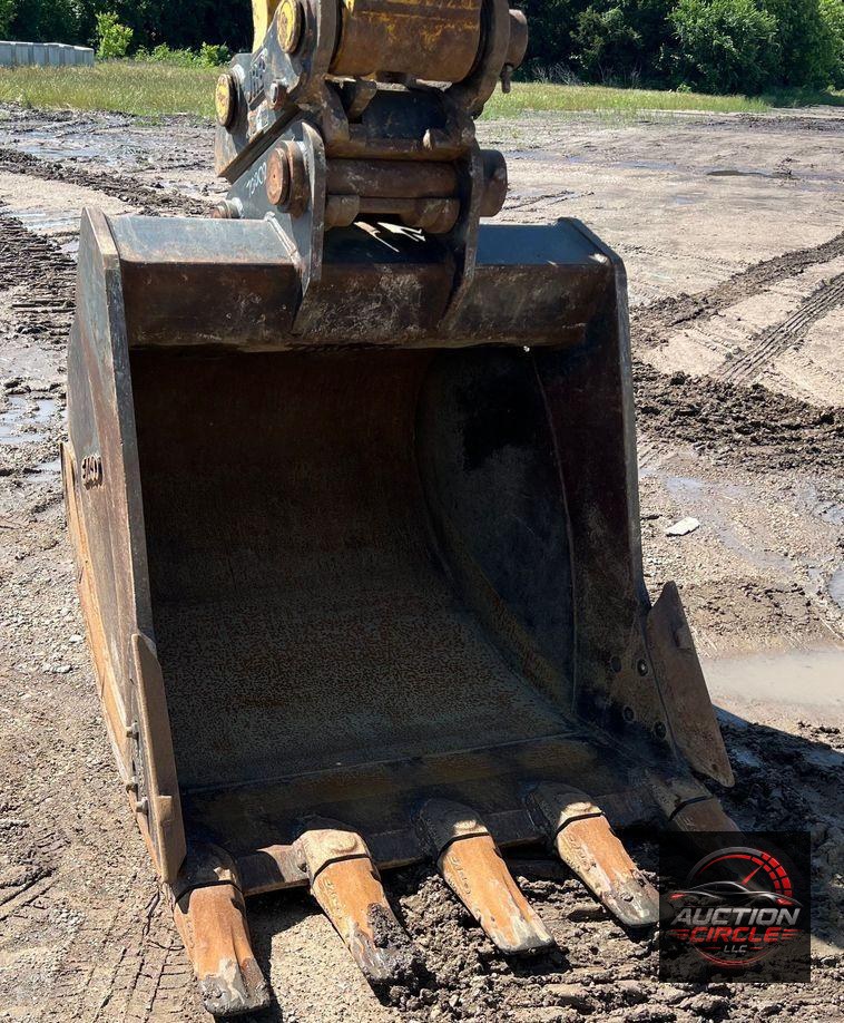 2020 Komatsu PC238USLC-11 excavator