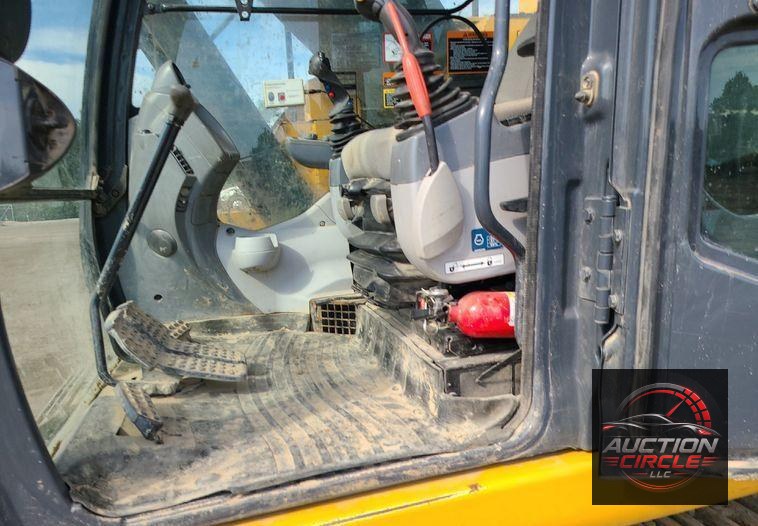 2017 John Deere 245G LC  excavator