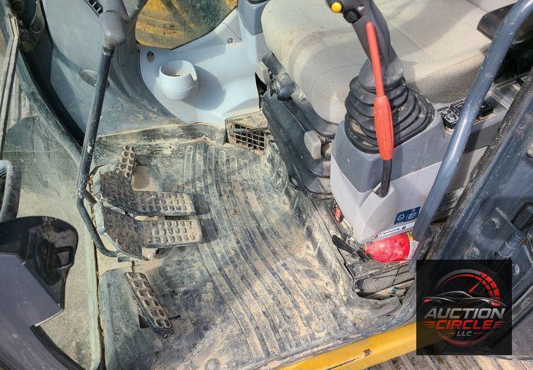 2017 John Deere 245G LC  excavator