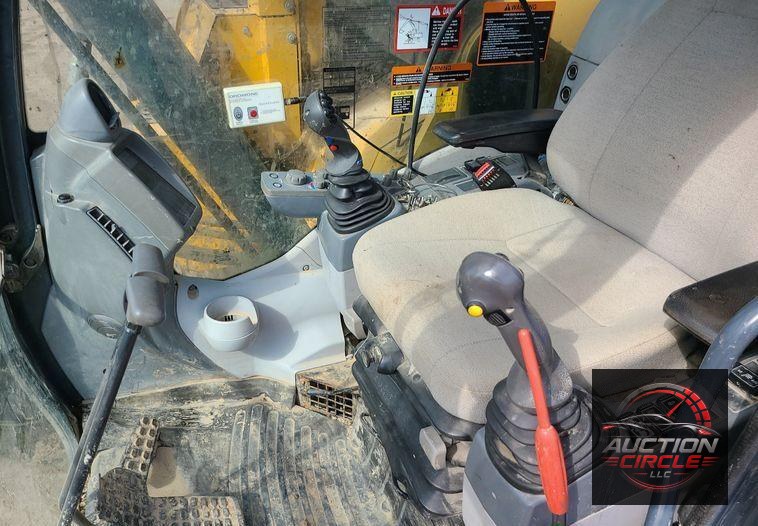 2017 John Deere 245G LC  excavator