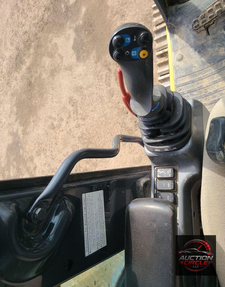 2017 John Deere 245G LC  excavator