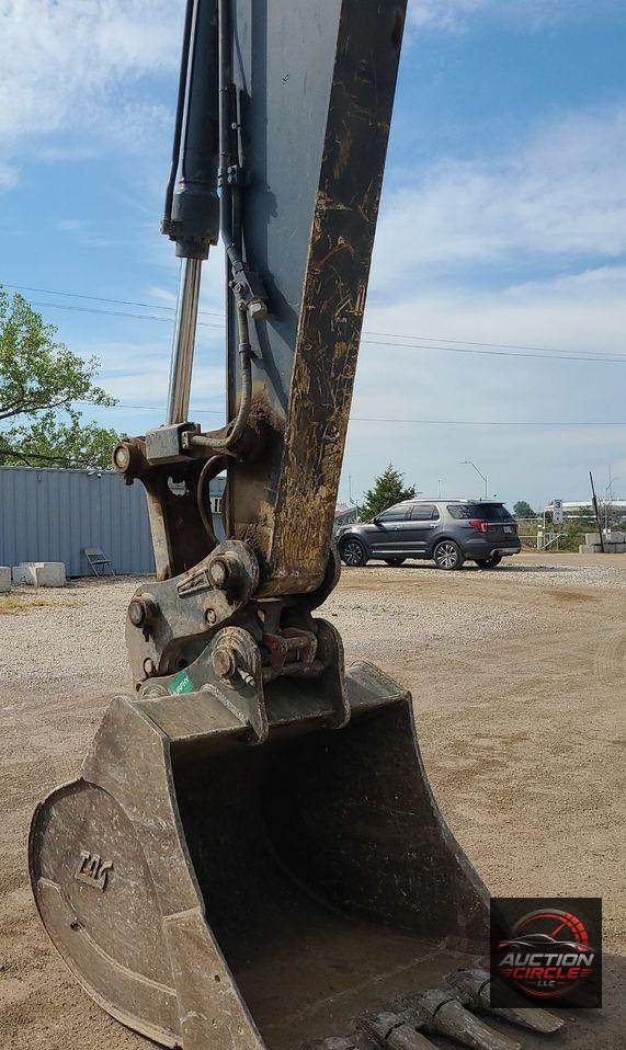 2017 John Deere 245G LC  excavator