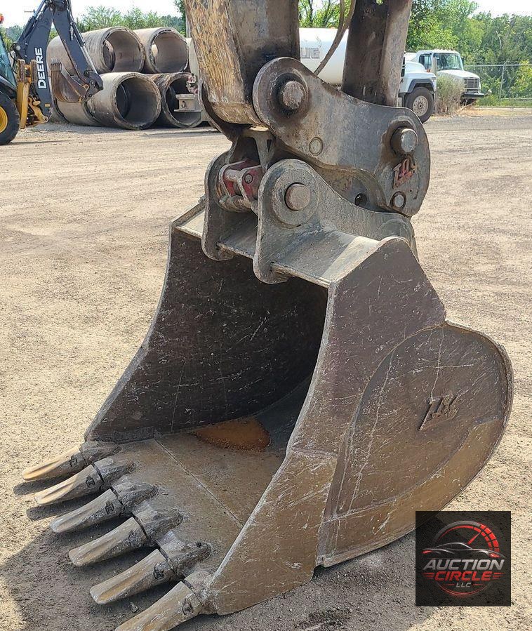 2017 John Deere 245G LC  excavator