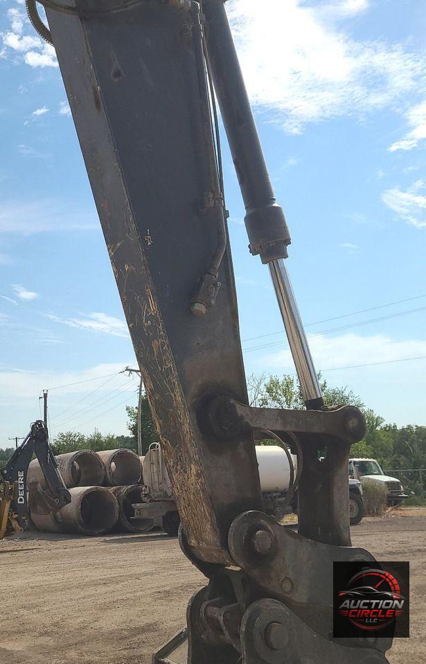 2017 John Deere 245G LC  excavator