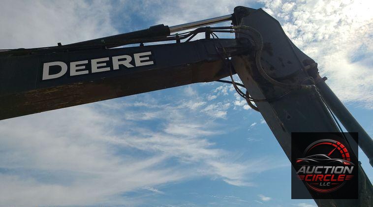 2017 John Deere 245G LC  excavator